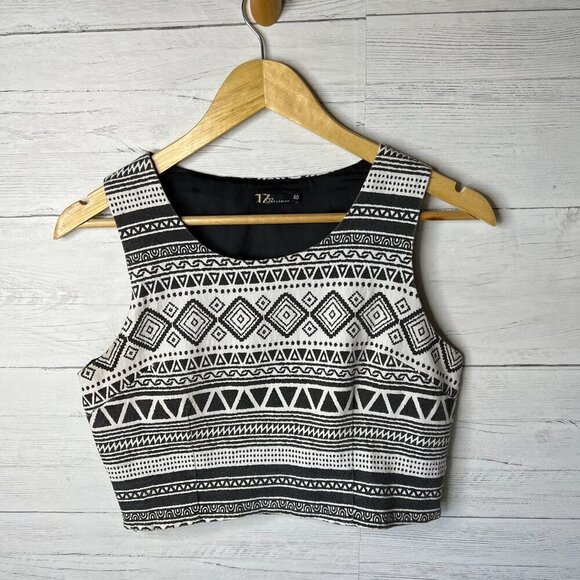 AZ Fashion Top Womens Size Medium 8 / EU 40 Black and White Tribal Crop Bohemian - Picture 1 of 15